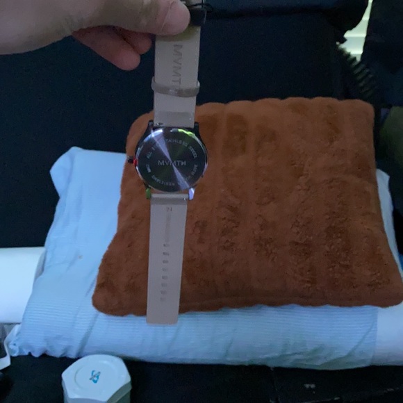 Watch - Picture 3 of 5